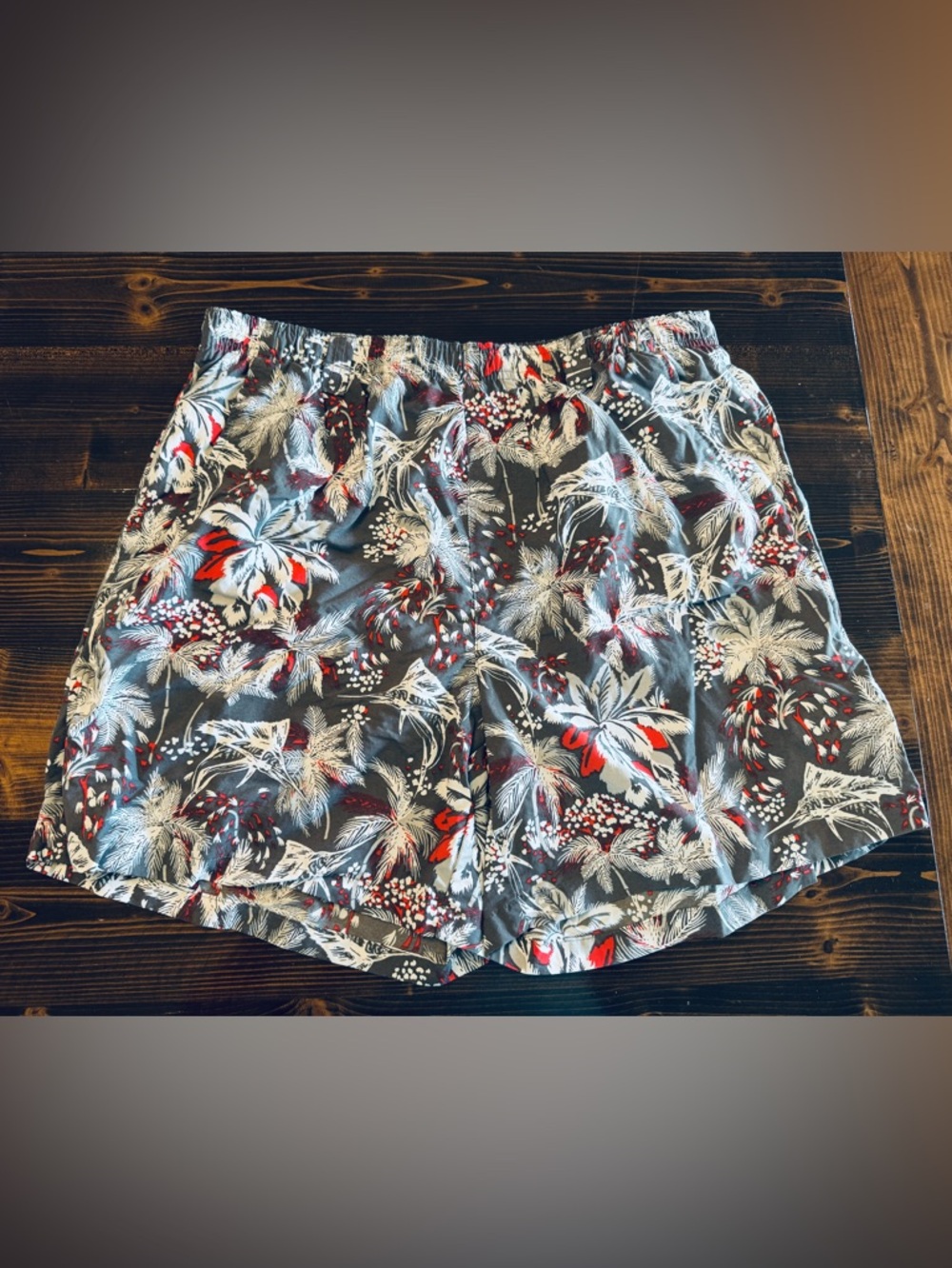 Columbia PFG Gray, White & Red Tropical Print Swim Trunks Size M